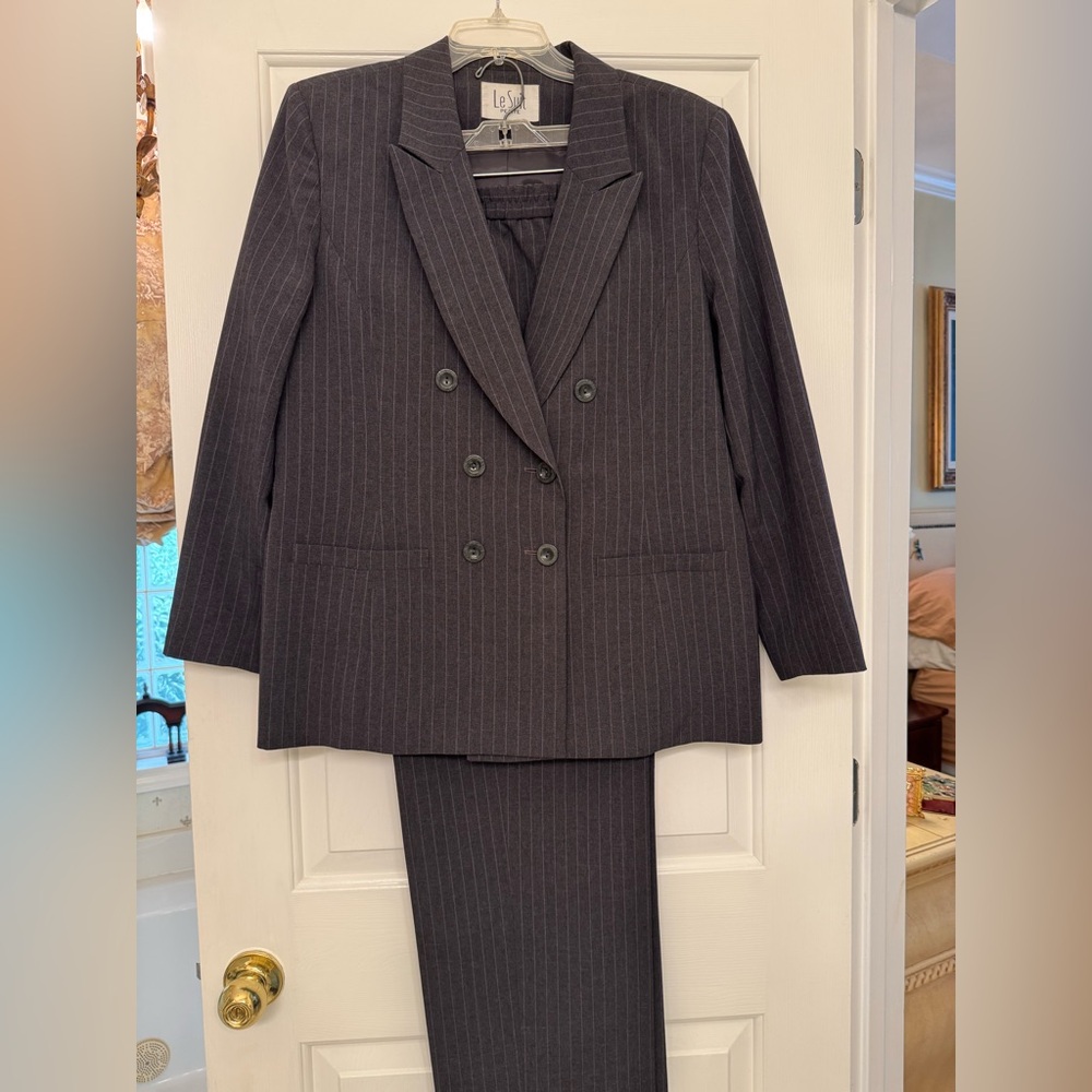 16P LeSuit Charcoal Gray Double Breasted pinstriped pantsuit - Picture 11 of 11